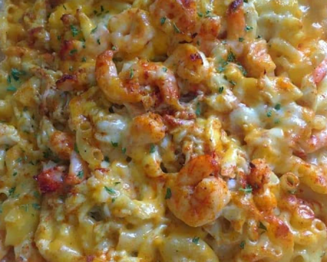 Ingredients 2 cups of dry Macaroni 6 oz. Claw Crab Meat 8 oz. Shrimp, peeled and deveined 8 oz. Sour Cream 4 Tablespoons Butter 2 Tablespoons Flour 1 Spring Onion 1 can Evaporated Milk 8 oz. block Sharp White Cheddar Cheese 4 oz. block Mozzarella Cheese ¼ cup Panko Bread Crumbs Salt, Black Pepper, to taste