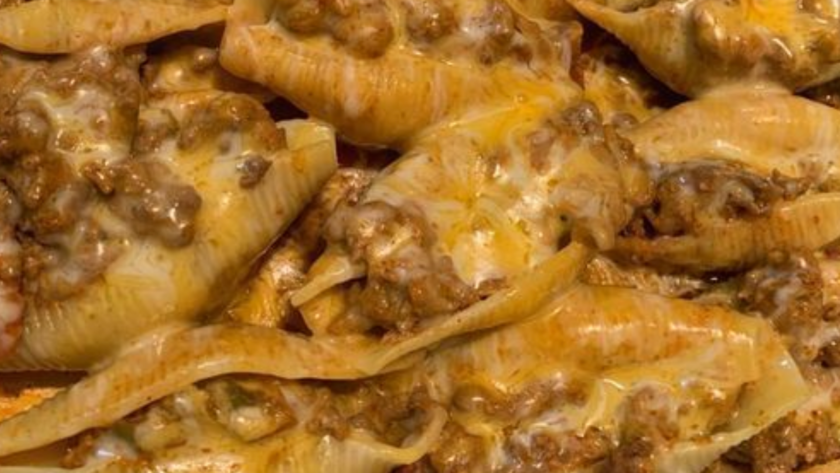 Ingredients ( 4 servings ) 8 jumbo pasta shells ½ pound ground beef ½ (1.25 ounce) package taco seasoning mix ½ cup water ½ (16 ounce) can refried beans ⅓ cup shredded Cheddar cheese ½ (16 ounce) jar salsa, divided 2 tablespoons sliced green onion 2 tablespoons shredded Cheddar cheese ¼ cup sour cream